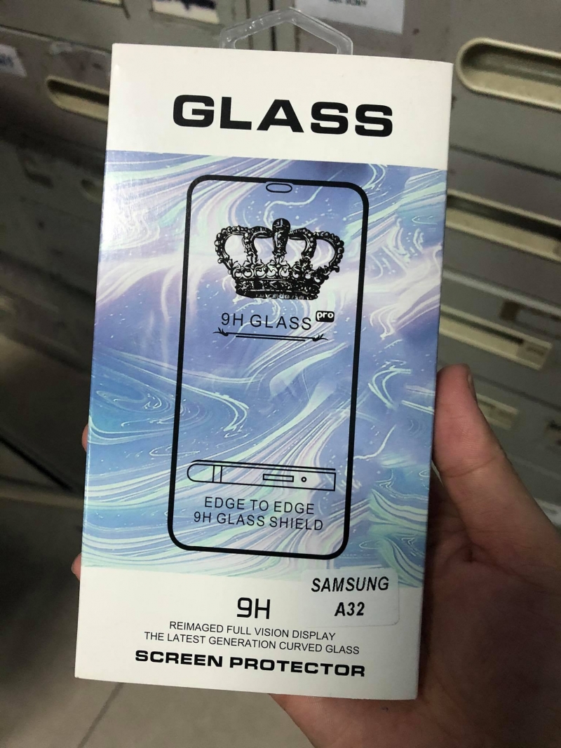 Miếng Kính Cường Lực Full Samsung Galaxy A32 Hiệu Glass ôm sát vào màn hình máy bao gồm cả phần viền màn hình, bám sát tỉ mỉ từng chi tiết nhỏ
